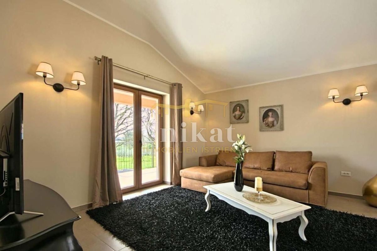 Hiša s bazenom blizu Poreča